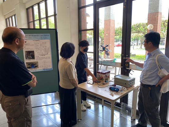 委員評分第一名-四足爬牆機器人