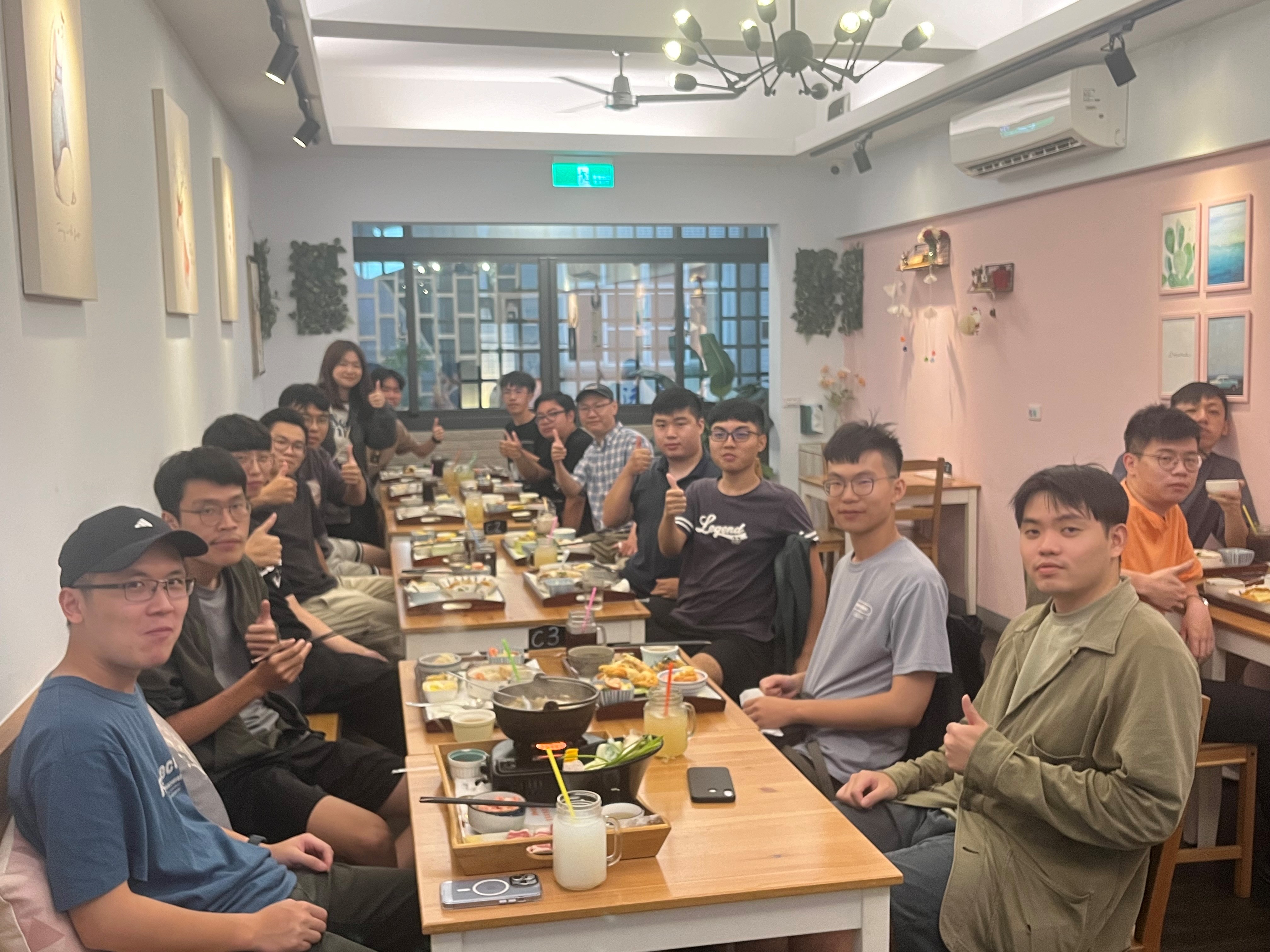 師生團隊聚餐合照
