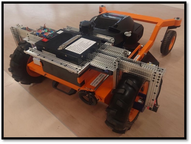 自動割草機右後視圖