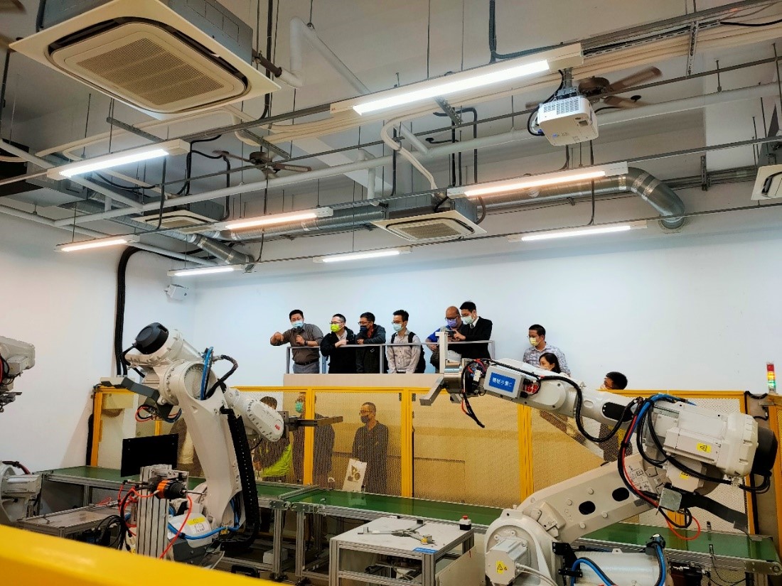 鄭秦亦教師介紹智慧製造類產線