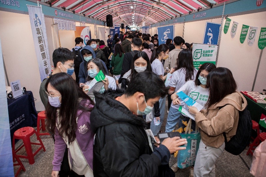 就業博覽會徵才現場人潮