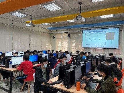 學生參與教育訓練課程