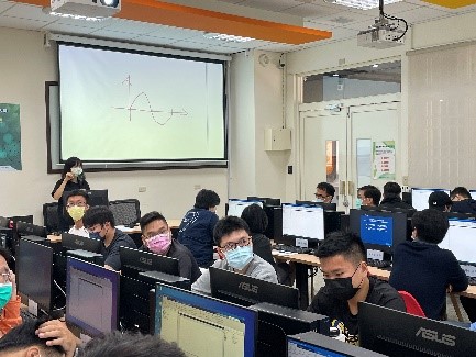 講師進行操作技術講解